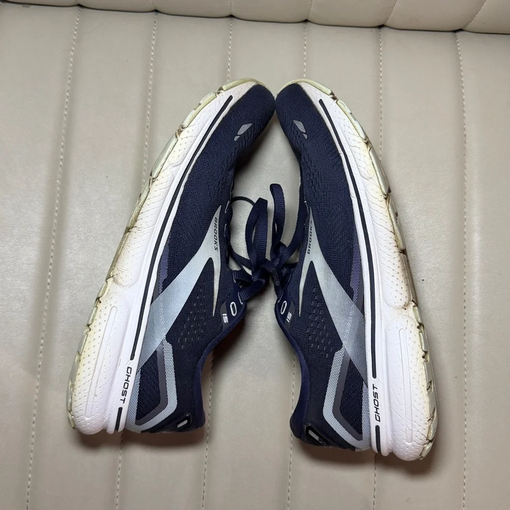Brooks athletic running